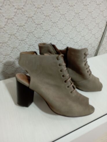 женские мокасины на шнурках: Ölçü: 37, rəng - Bej, İşlənmiş