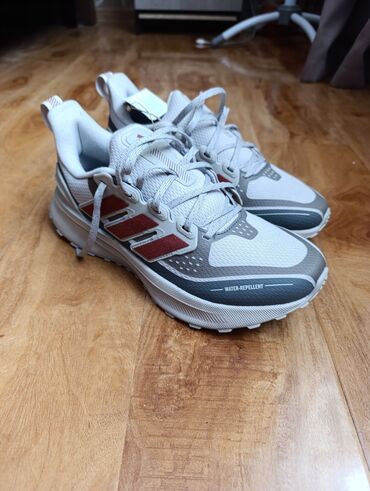 обувь адидас: Мужские кроссовки, 41, Adidas, Новый, цвет - Бежевый, Самовывоз