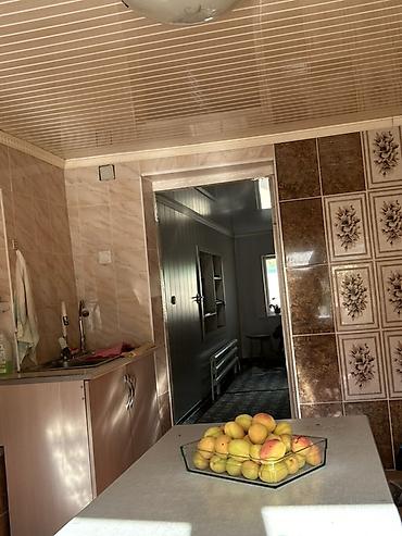 Продажа коттеджей и домов: Продается большой дом в центре г. Нарын 📍 Адрес: ул. Торобаева. Дом — 27