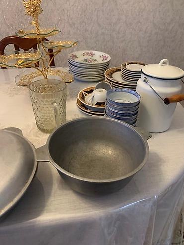 Шкафы: Алюминиевые казаны/утятницы с крышками – набор из 2 штук. Описание: - — 2