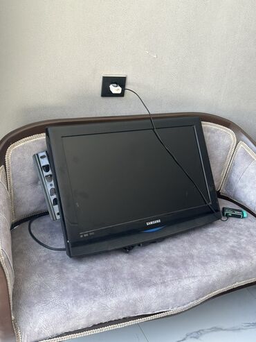 en ucuz android tv box: Samsung televizoru, qara rəngdə, yığcam dizaynı ilə. Evdə istifadə