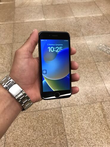 зарядка iphone 5: IPhone 8, 64 GB, Qara