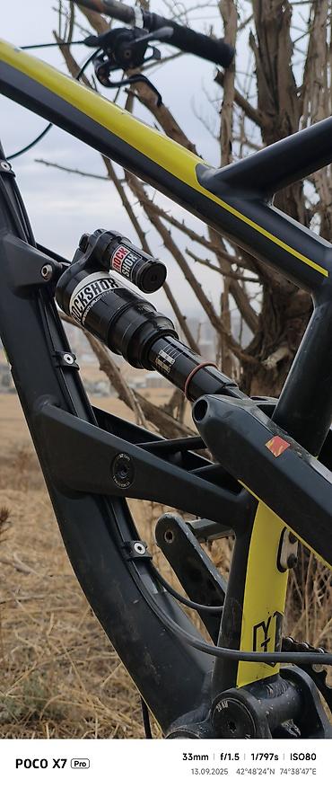 Горные велосипеды: YT Capra 27.5, L'ка Вилка: RockShox Yari, 160 mm, воздушка Аморт — 6
