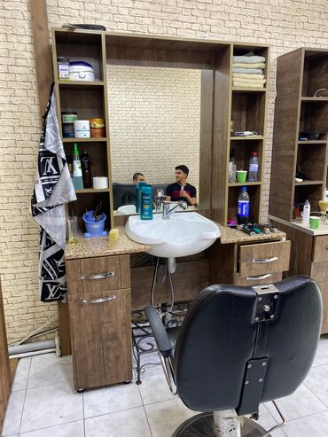 ən ucuz mebel salonu: İşlənmiş, Saş kəsimi üçün masa, Güzgülü