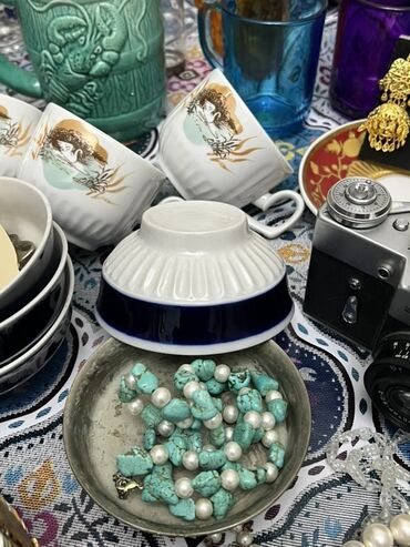 Digər əntiq əşyalar: Məişət və bəzək əşyalarından ibarət nostalji kolleksiya - Qızılı — 11