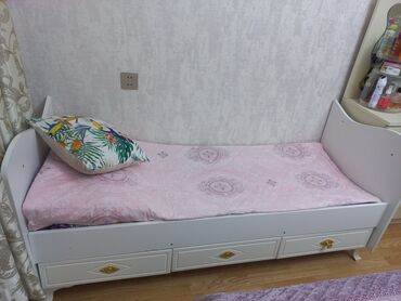 tek krafat: Oğlan və qız üçün, Çarpayı, Bazasız, Matrassız, Siyirməli