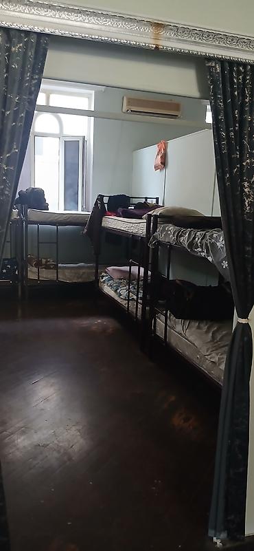 em hostel: Köməkçi yataqxana/hostel tipli obyekt – uzun dəhliz boyunca pərdələrlə — 6