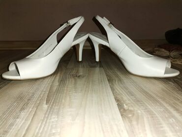 Sandale: Sandale, Graceland, 39 — 9