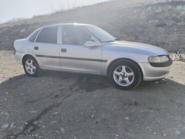 Opel: Opel Vectra sedan - Kuzov: 4 qapılı sedan, gümüşü rəng - Mühərrik — 8