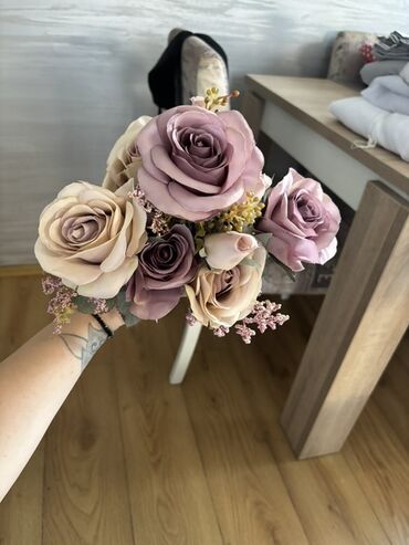 Ruža: Buket svilenih dekorativnih ruža – više varijanti.Ukoliko kupite vise na lalafo.rs — 11 Ruža: Buket svilenih dekorativnih ruža – više varijanti.Ukoliko kupite vise — 11