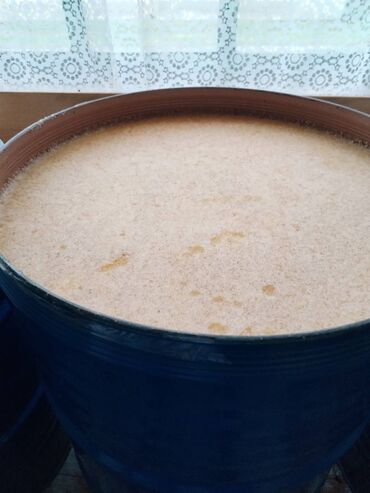 Prehrambeni proizvodi: Na prodaju oko 1000 kg suncokretovog meda na velikocena 2,7 €