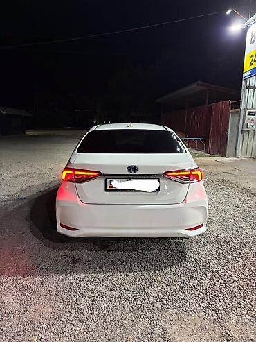 210 cdi: Toyota Corolla: 2019 г., Гибрид, Седан — 6