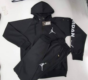 Trenerke: Veličine M L XL 2XL 
Cena 3600 din — 3