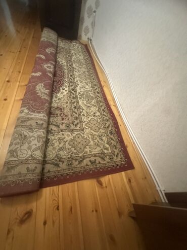 Artificial grass: 3 il evvel Temiz Tebriz xalçasi 550 manata alinib eni 3 sm/ uzunluq 5