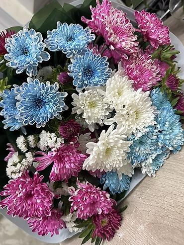 шоколадный букет: Букет из хризантем - Состав: кустовые и крупноцветковые хризантемы в — 1