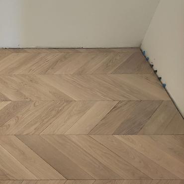 Напольные работы: Укладка Кварц винил, ламинадплинтусов,ковролинлинолеум и наливной — 8