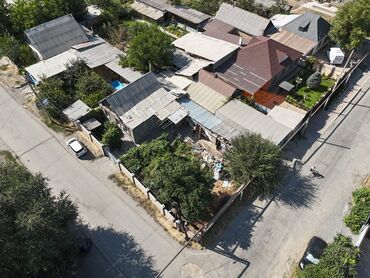 дом или времянку в бишкеке: 60 м², 4 комнаты, Парковка, Забор, огорожен