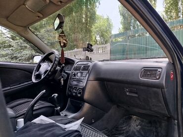 Toyota: Toyota Avensis: 2002 г., 1.8 л, Механика, Бензин, Универсал