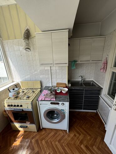 Другая мебель: Продаю кухонный гарнитур с техникой, без холодильника, стиралка