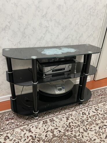 двухъярусная кровать цена в бишкеке: Элегантная тумба под телевизор с тремя ярусами, выполненная из черного