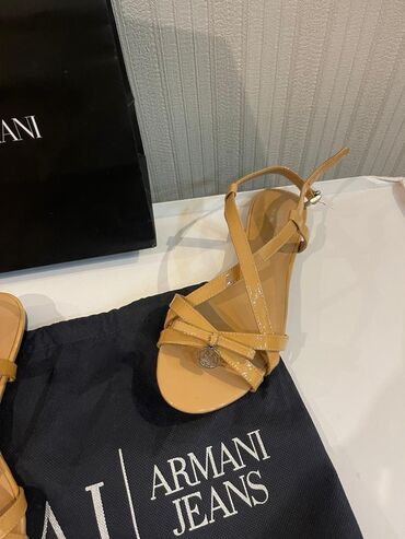 Basanoşka və səndəllər: Ölçü: 36, rəng - Bej, Yeni — 6