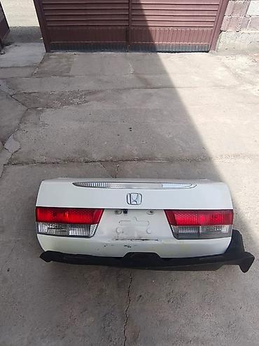 Крышка багажника Honda (седан), белая. - Оригинальная крышка at lalafo.kg Крышка багажника Honda (седан), белая. - Оригинальная крышка