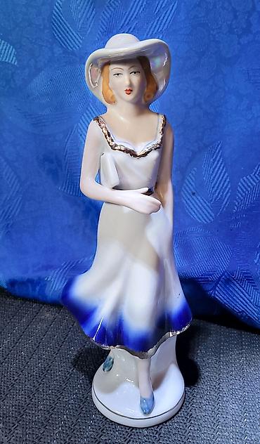 "t nkladeuc 2220.9" models: Figura devojke sa knjigom porcelanska iz 70ih godina. Figura — 5