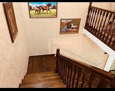 1 комнат: 350 м², 6 комнат и более — 4