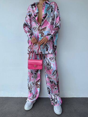 Kompleti: Komplet 5650 Rsd
SS /MM /LL — 6