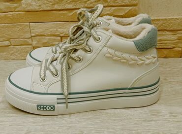 утепленные кроссовки: Продаю утепленные кеды на весну 38р отличного бренда KEDDO! Можно уже