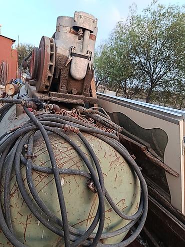 hava kompressorlar satisi: Sənaye tipli hava kompressoru sistemi. Qurğu iri həcmli metal hava — 2
