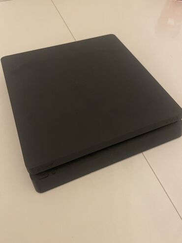 notbuk ikinci el: Ps 4 slim 1TB icinde extra ps plus var yeni oyunludu 2 pult biri
