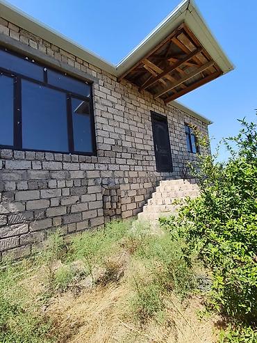 taxta evler kreditle: Satışa fərdi yaşayış evi təqdim olunur. Ev daşdan inşa edilib, ön — 4