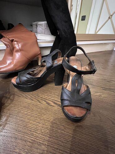 Basanoşka və səndəllər: Ölçü: 39, İşlənmiş -da lalafo.az — 8 Basanoşka və səndəllər: Ölçü: 39, İşlənmiş — 8