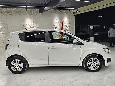 80 б4: Chevrolet Aveo: 2015 г., 1.4 л, Автомат, Бензин, Хэтчбэк — 4
