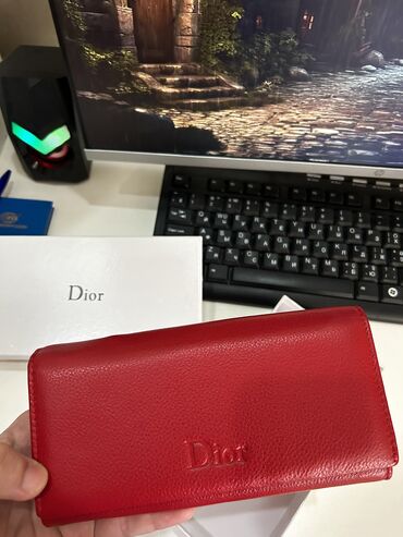 Çantalar: Təbii dəri,premium keyfiyyətli Dior qadın cüzdanları.Qiymət 50 azn