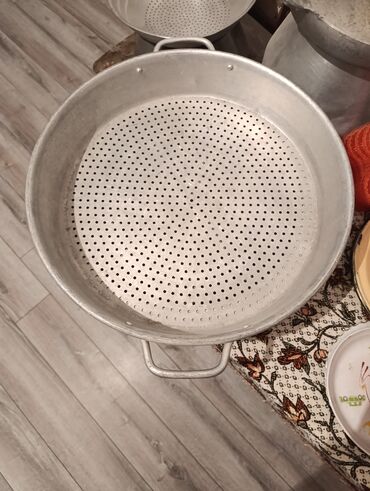 Сушилки: Böyük ölçülü alüminium buxarı süzgəc (kəsəklə). - Material: qalın