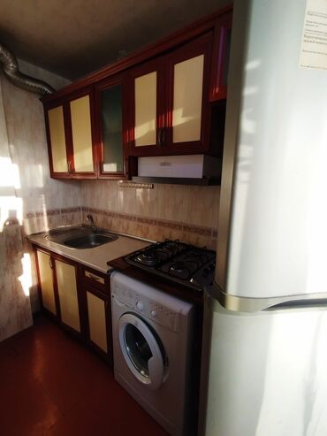 Uzunmüddətli kirayə mənzillər: Kirayə Həzi Aslanov metrosu dan 10 dəq məsafədə 2 otaq 6/5 Orta — 10