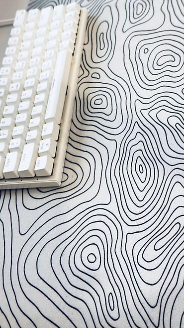 Ofis ləvazimatları: Böyük ölçülü masaüstü mousepad - Rəng/Naqiş: Ağ fon üzərində kontur — 2