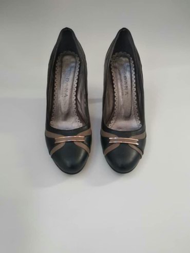 бежевые классические туфли: Туфли цвет - Черный