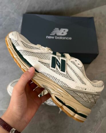 обувь 32: New Balance 1906
original
us: 9 | eur: 42.5 | 27 см
11'500