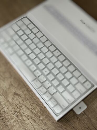 купить клавиатуру в бишкеке: Клавиатура от apple Состояние идеальное Оригинальный не