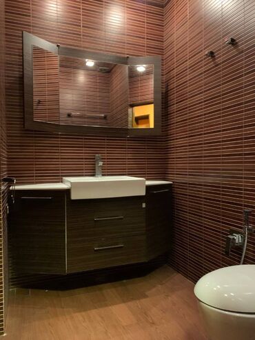 Köhnə tikili: 4 otaqli menzil m. Iceri Sheher.DUPLEX Mənzilin yerləşdiyi bina — 4