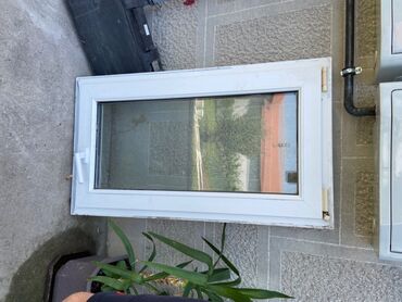 prodajem cvece dan i noc: Pvc prozor 110x60 cm dimenziie.
Odlicno ocuvan, sve radi bez problema