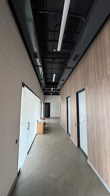 Аренда офисов: Аренда офисов, 213 м², В жилом комплексе, С отдельной кухней, С отдельным сан узлом, С системой безопасности — 6
