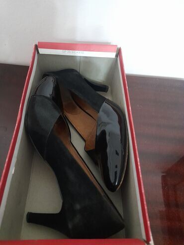 вечерние женские туфли: Туфли 37.5, цвет - Черный