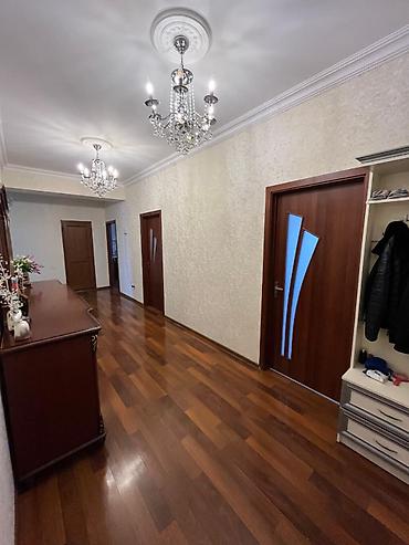 9 mərtəbə: 3 otaqlı, Yeni tikili, 130 kv. m — 9