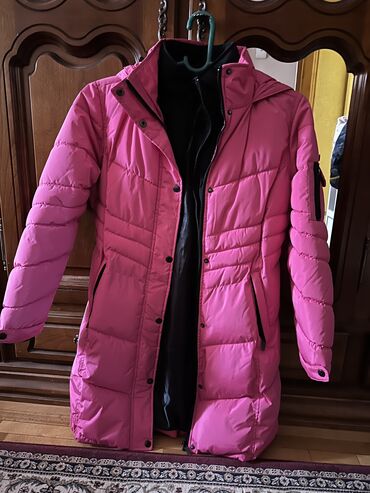 женские зимние куртки: Пуховик, По колено, США, Приталенная модель, M (EU 38)