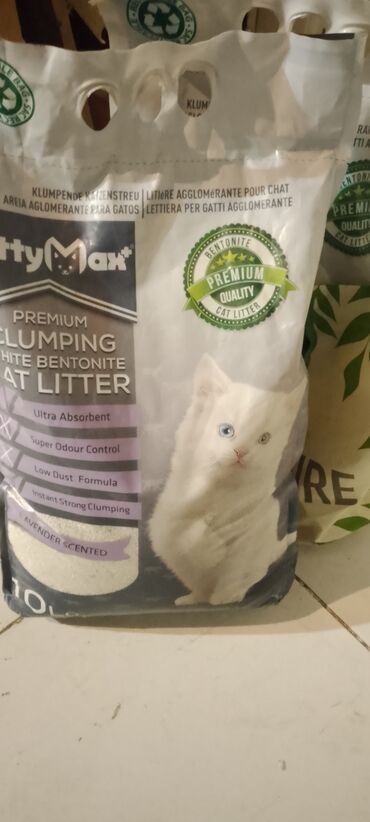 Balıqlar: Pişiklər üçün nəzərdə tutulmuş KittyMax Premium ağ bentonit topaqlanan