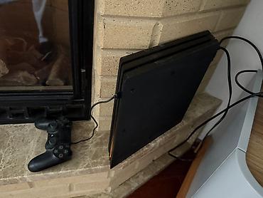 pleystein 4 pro: PlayStation 4 Pro oyun konsolu 500Gb 1 pult Xüsusiyyətlər: - PS4 Pro — 1